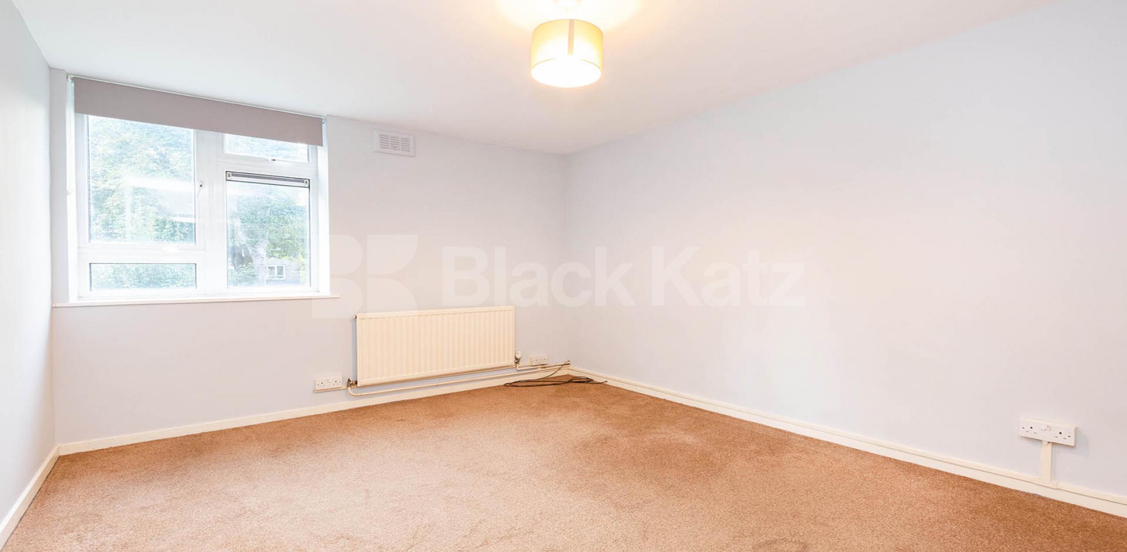 			4 BEDROOMS PLUS LOUNGE! , 4 Bedroom, 1 bath, 1 reception Flat			 Dormans Way, SWISS COTTAGE